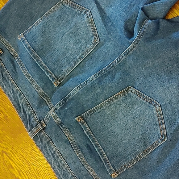 Forever 21+ Ladies Distressed Size 18 Jeans - Picture 4 of 7